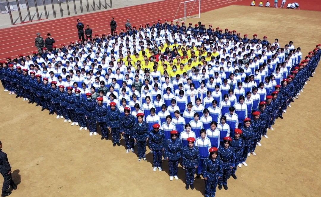 平顶山工业职业技术学院·航空学院21级二营全体”新兵“集合完毕 平顶山工业职业技术学院·航空学院21级二营全体”新兵“集合完毕